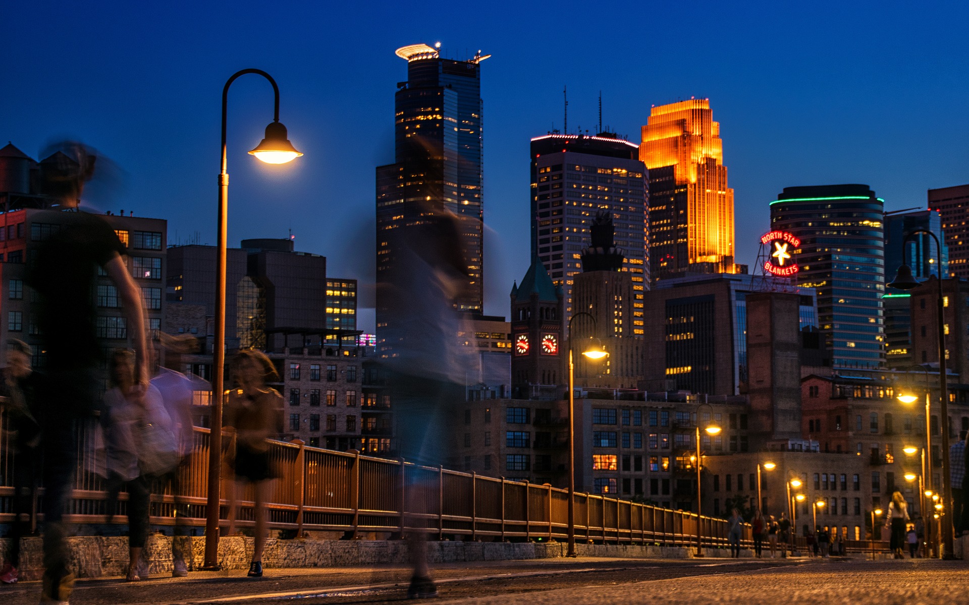 Minneapolis skyline at night